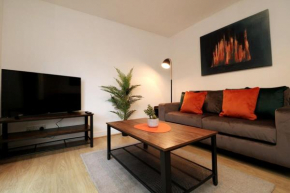 2 Bedroom GF Home - Private Parking and Garden